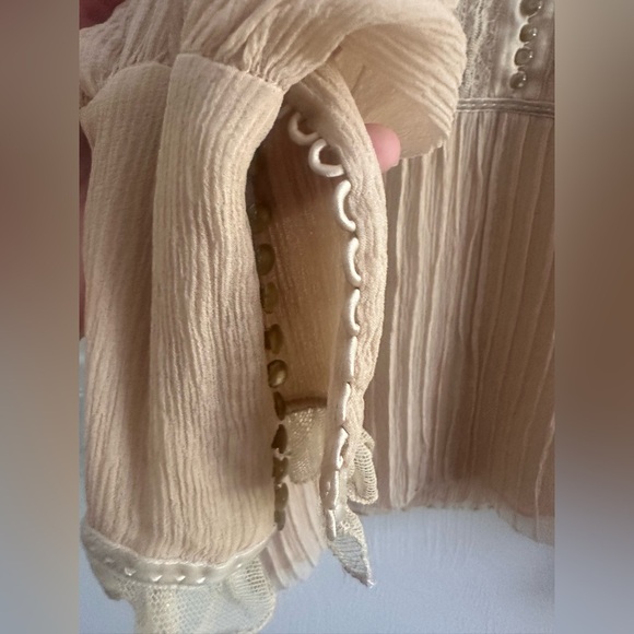 Elie Tahari Beige Silk Blouse Women’s Small  Long Sleeve Boho Romantic Top - Picture 4 of 5